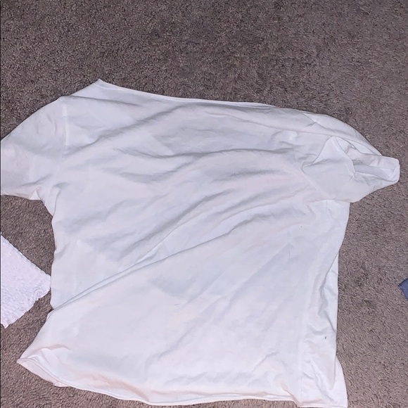 Selling this graphic tee from cotton on :) - Picture 3 of 4